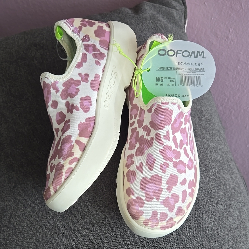 Oofos Oomg Eezee Womens Slip-on Shoes Rose Leopard Print Size 5W
